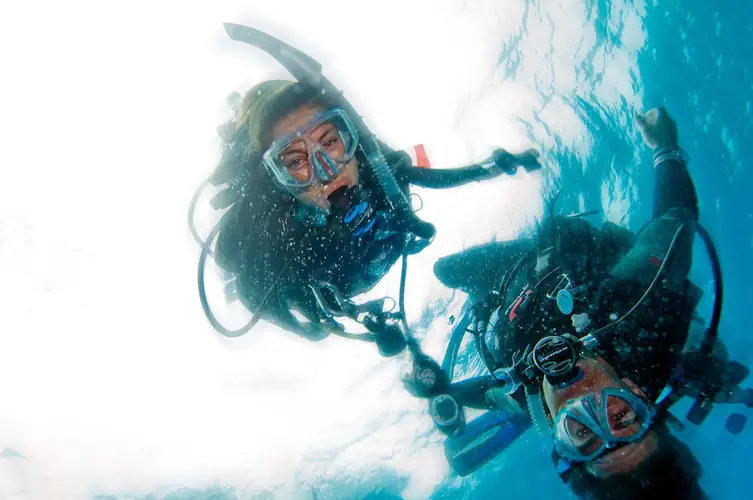SCUBA Diving buddy team