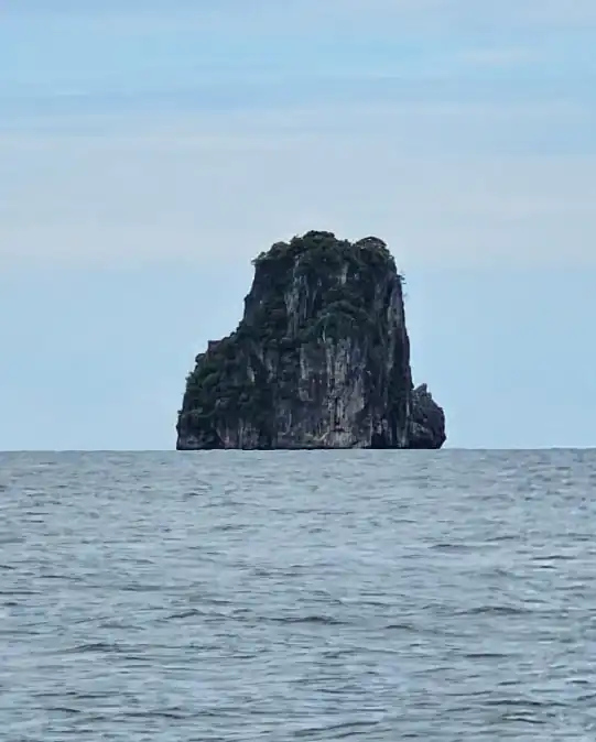 Koh Sii Island, Krabi Koh Sii island dive site near Ao Nang Krabi.